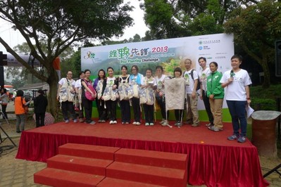 亞洲博聞的一個員工團隊更憑其合乎環保原則、具創意、有效率的運送用具奪得《最醒目植樹大獎》。