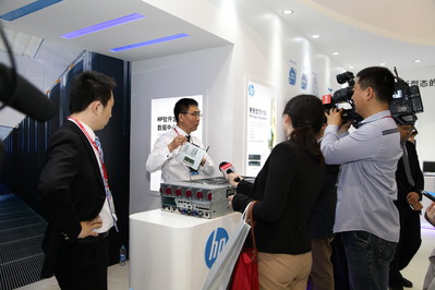 惠普“IT新型態”移動化展區展示為用戶提供的全方位移動支持，包括移動辦公、移動打印和移動執法等，助力各類機構提升工作效率