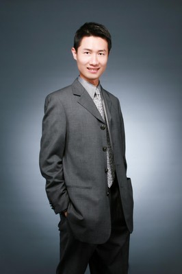 “臺灣珠寶藝術學院”執行長 盧春雄先生